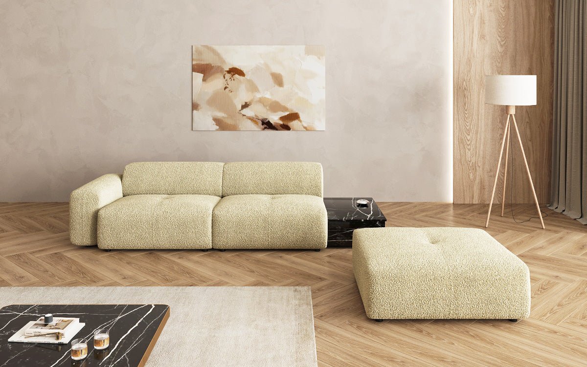 Designer Sofa Calm 3 Sitzer mit Beistellhocker und Beistelltisch in Bouclé