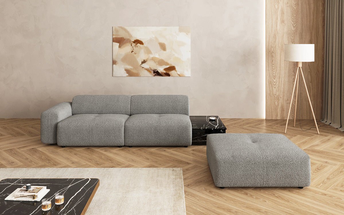 Designer Sofa Calm 3 Sitzer mit Beistellhocker und Beistelltisch in Bouclé