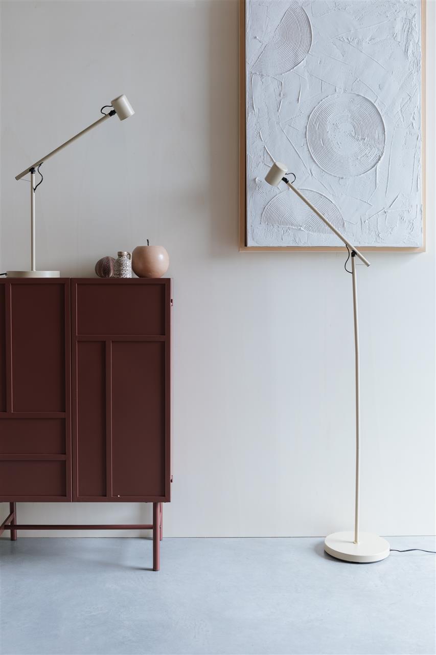 Stehlampe Aero – aus Eisen