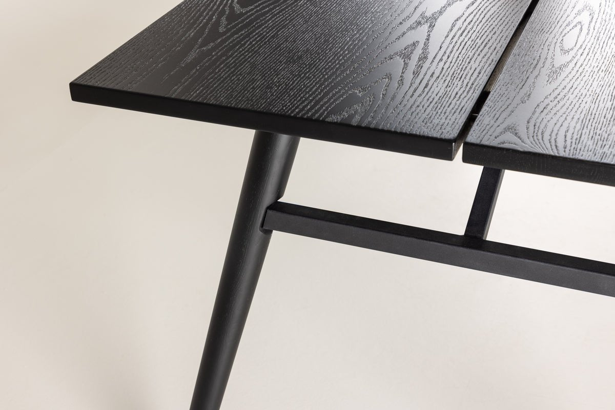 Esstisch Maleko – ein Esstisch mit Charakter und moderner Eleganz