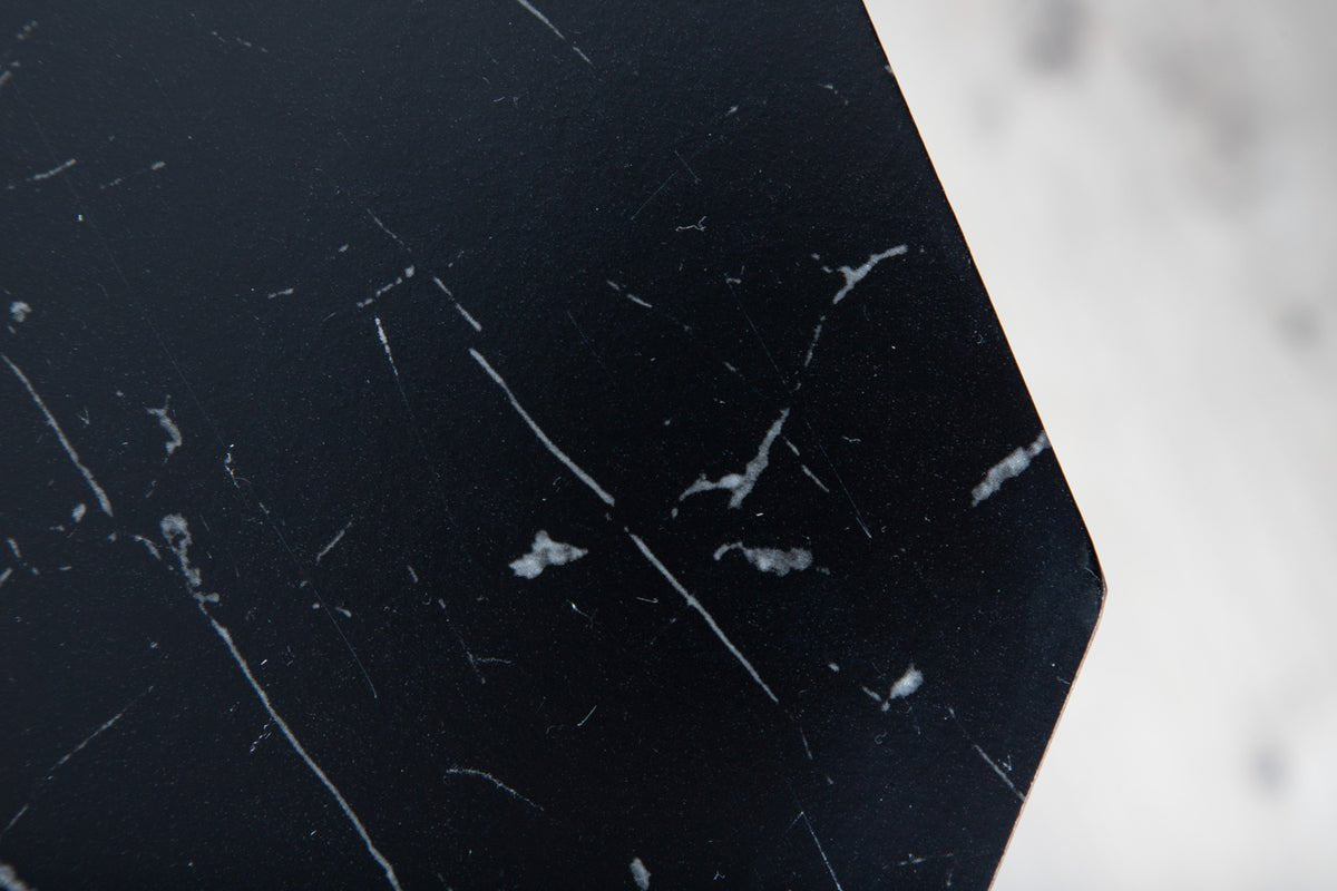 Esstisch Orani - ruht auf einem robusten Rahmen, der Stabilität und Design vereint