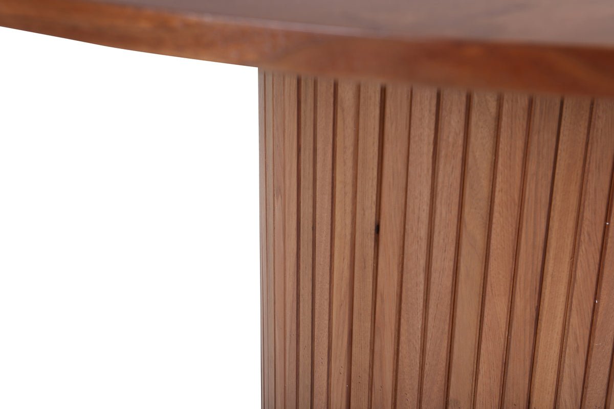 Esstisch Nuvani - mit robusten Gestell im gerippten Design