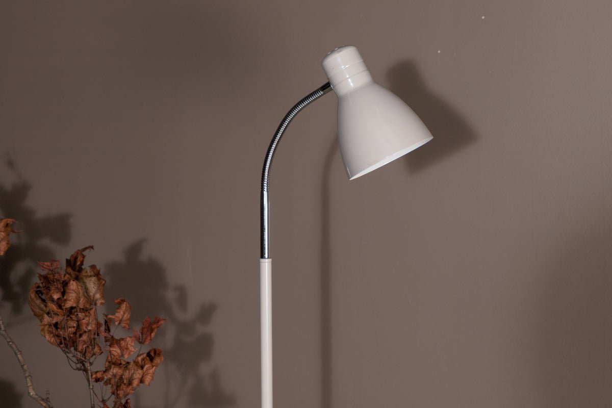 Stehlampe „Sina“ – Schlichtes Design mit schwenkbarem Kopf