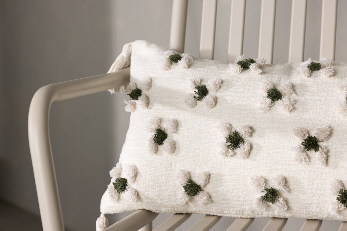 Kissenbezug Flower - weiß mit grünen Punkten in zwei verschiedenen Größen