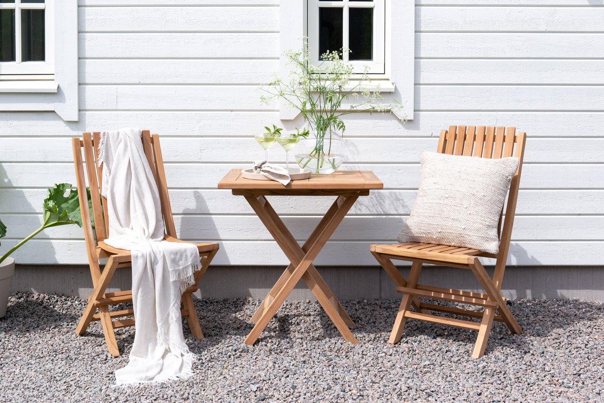 Gartentisch Siana - ein eckiger Esstisch aus Teakholz