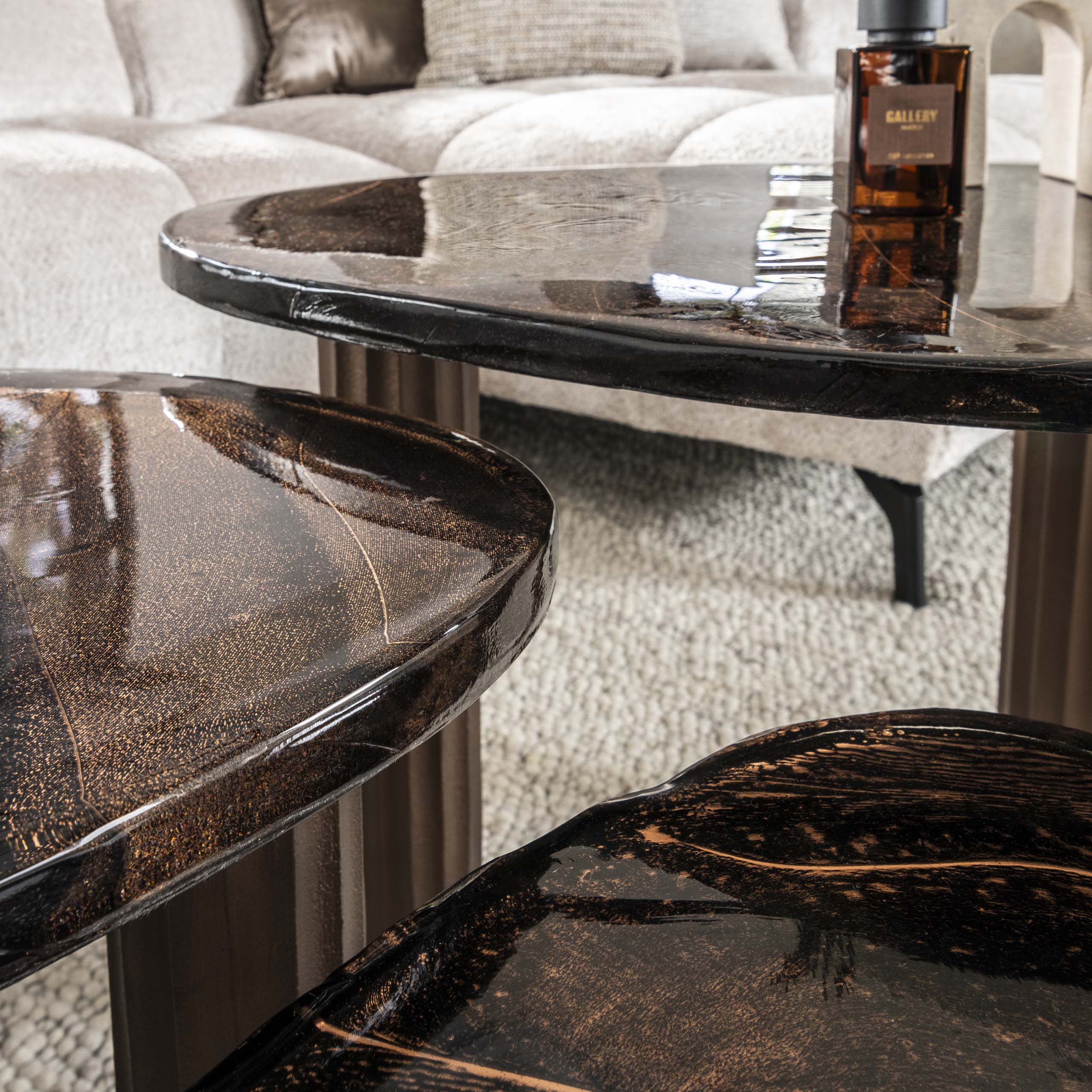 Couchtisch Elysium - Größe L in Antikkupfer oder Antikgold mit Gussglas