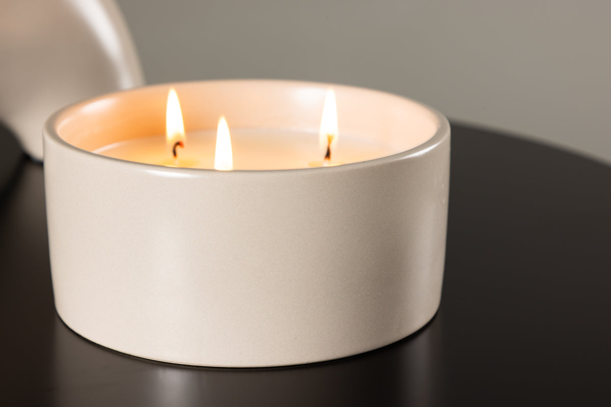 Duftkerze Liora – Stilvolle Kerze im Keramikgefäß in Beige