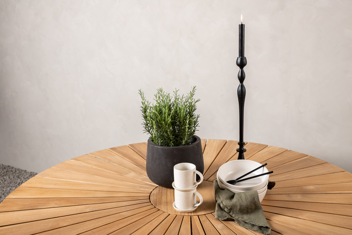 Gartentisch Mirani - ein runder Esstisch aus Metall und Teakholz