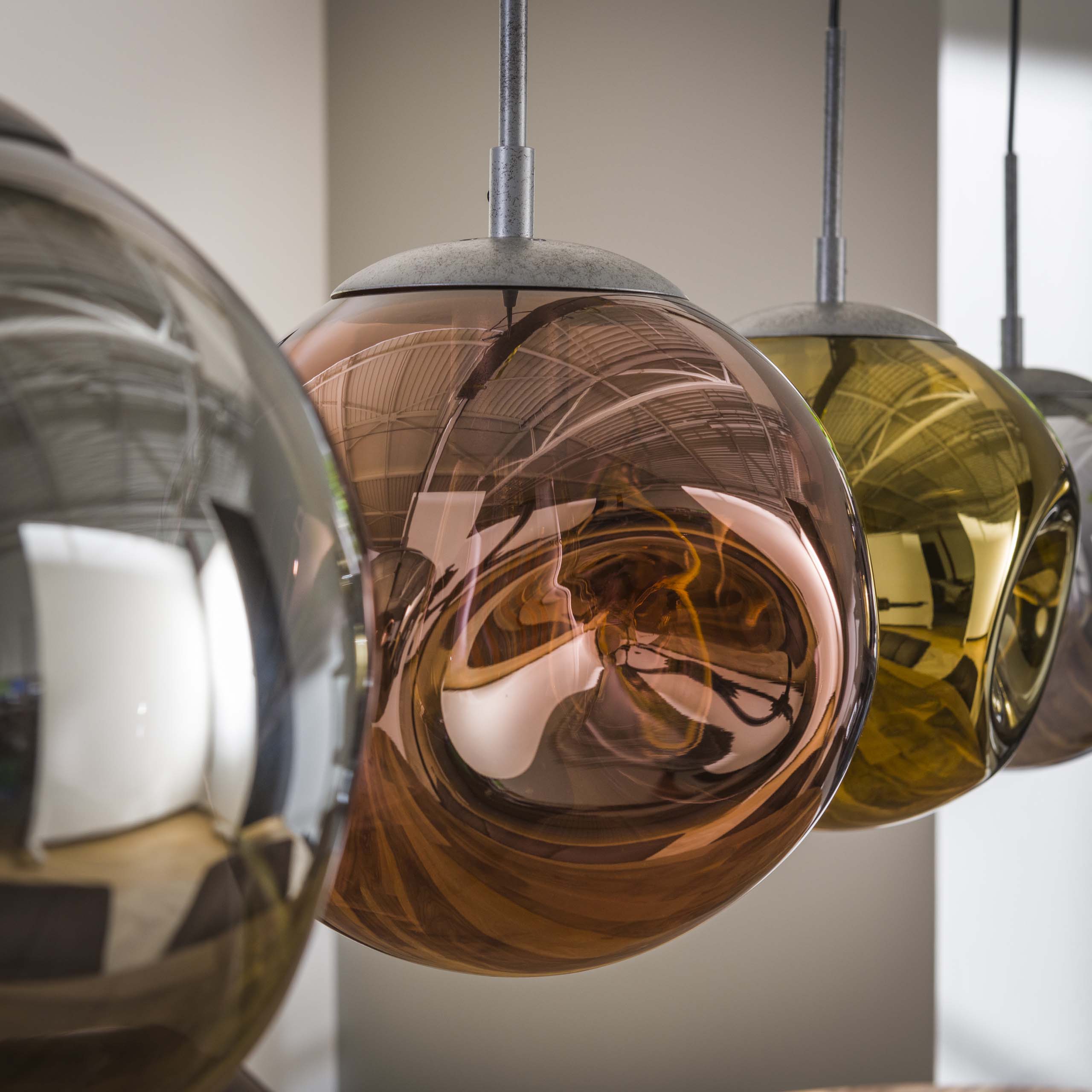 Pendelleuchte „Virelli“ – 4 Leuchten in der Metall-Farbkombination Gold, Kupfer und Chrom