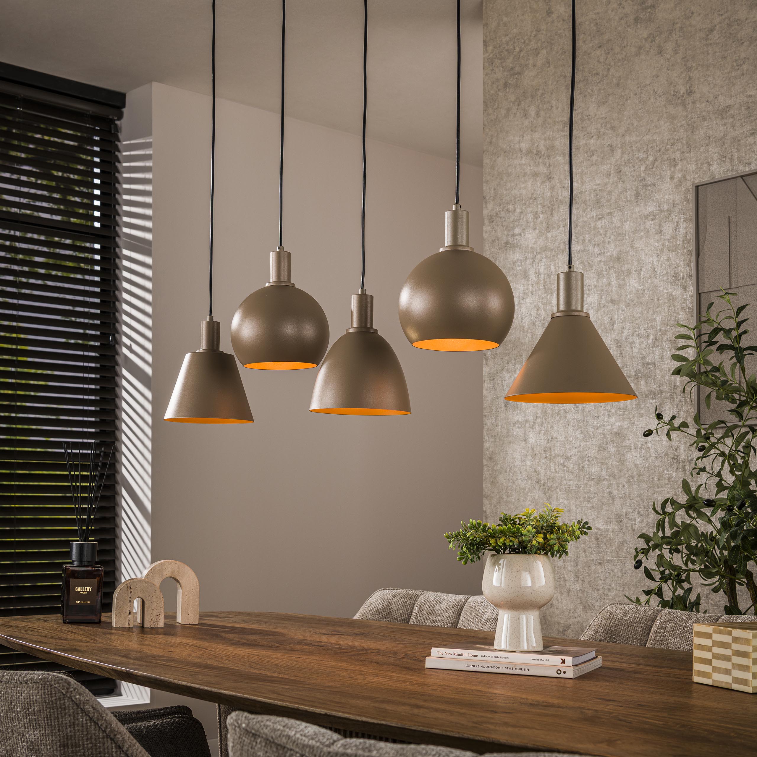 Pendelleuchte Bravino – Fünf Metallschirme in Braun oder Beige (5-flammig)