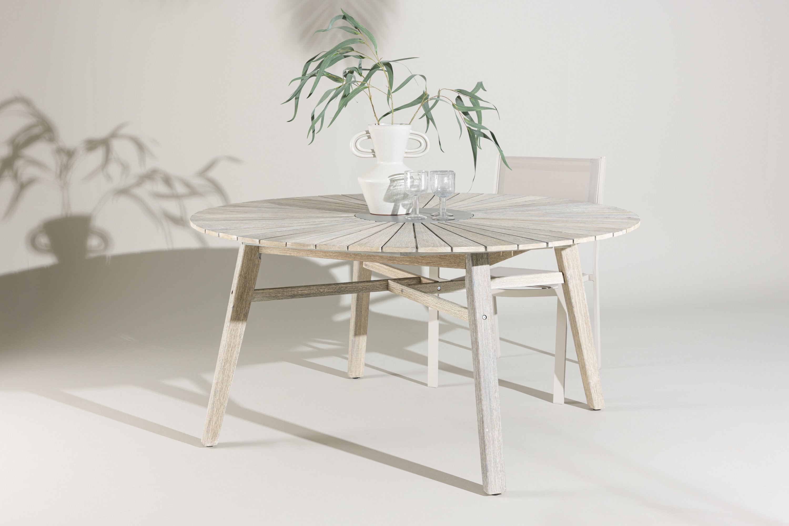 Gartentisch Tovaro - Runder Gartentisch in weiß aus Akazie