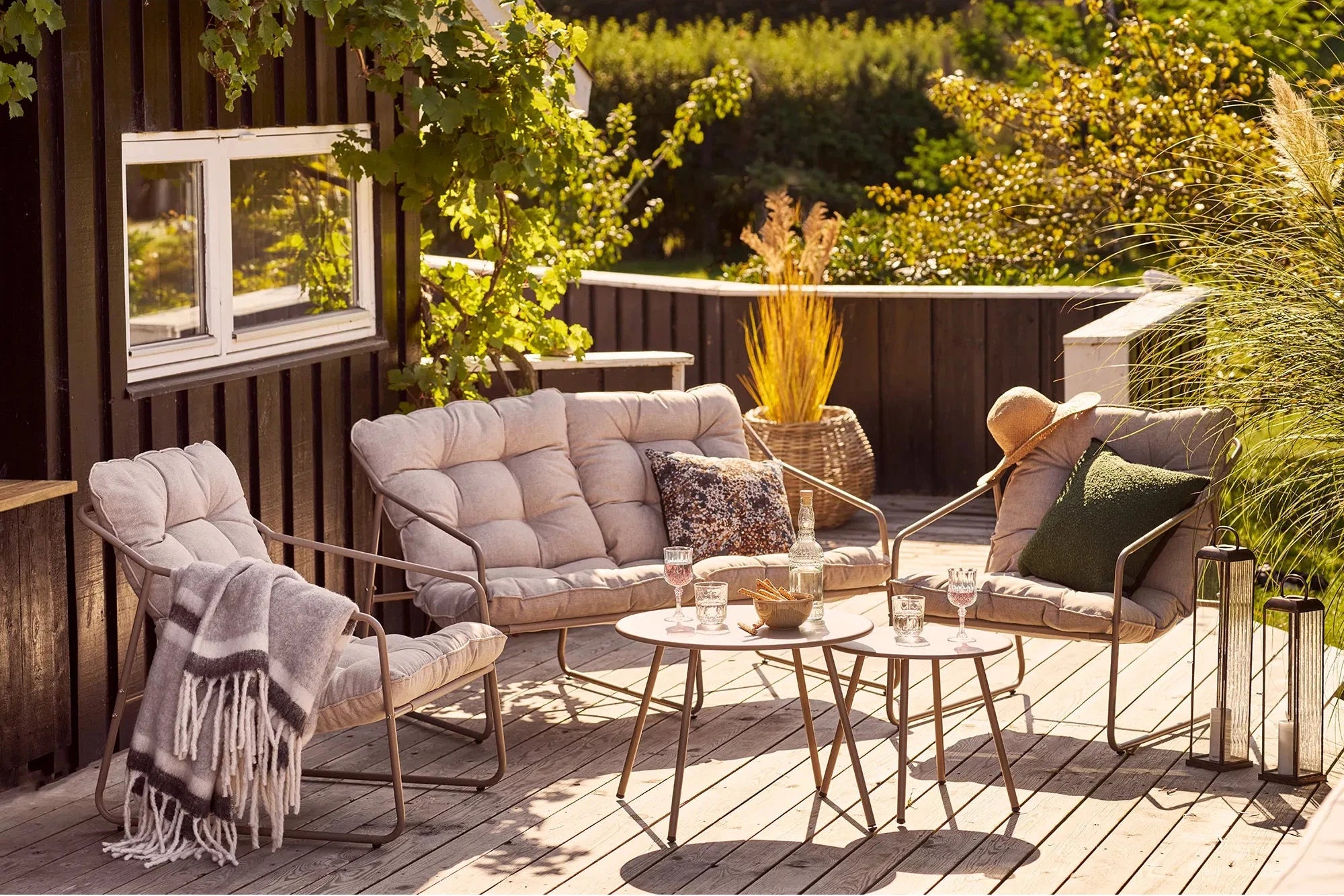 Garten Lounge Set Sandira – mit Stahlgestell in Sand und dicken Sitzpolstern