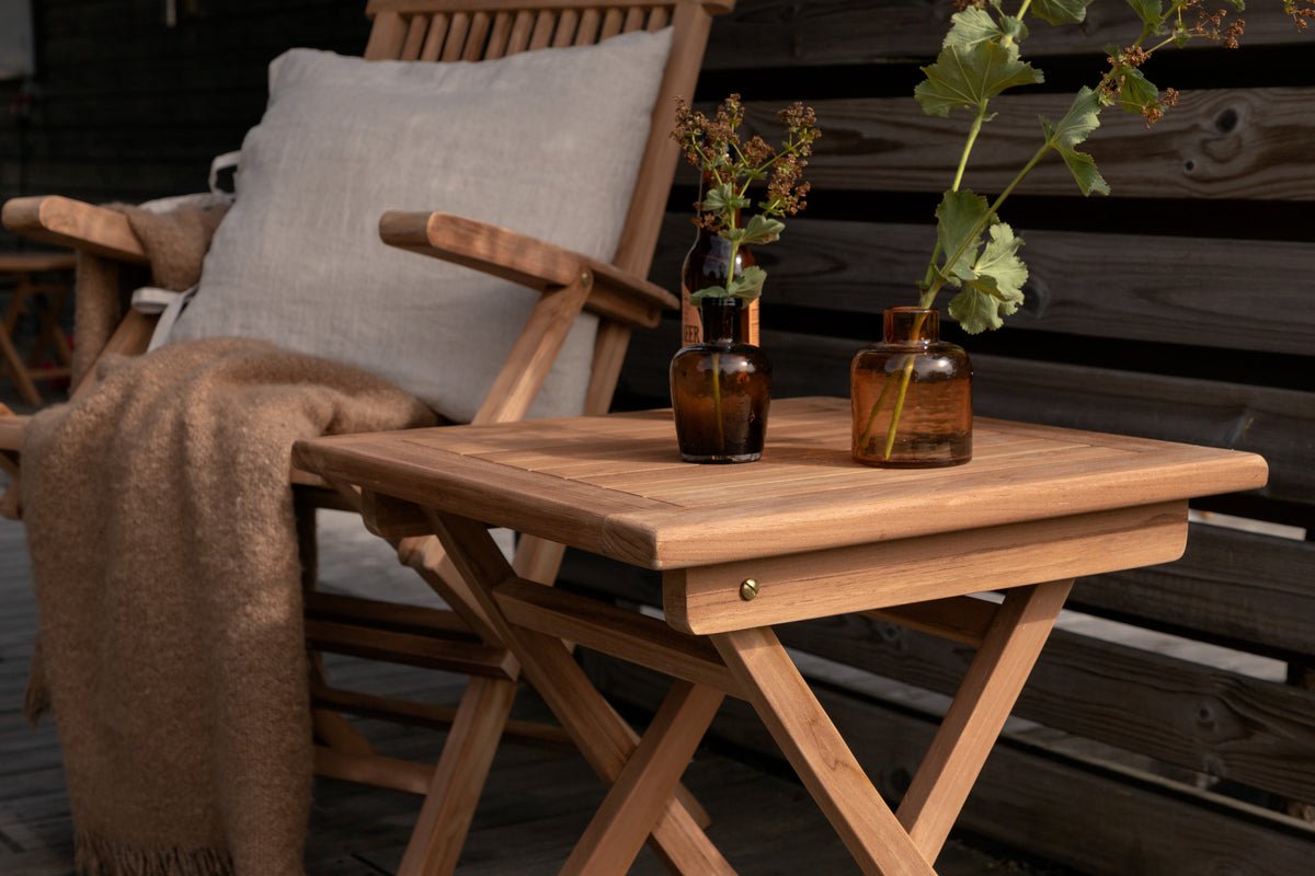 Gartentisch Lino - Quadratischer Café-Tisch aus massivem Teakholz