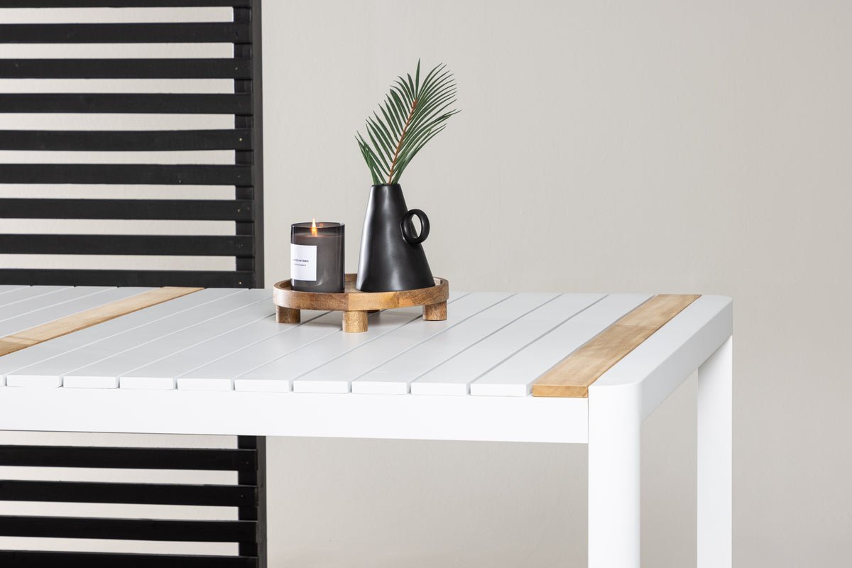 Gartentisch Nuru - Teakholz und Aluminium für Stabilität und Langlebigkeit