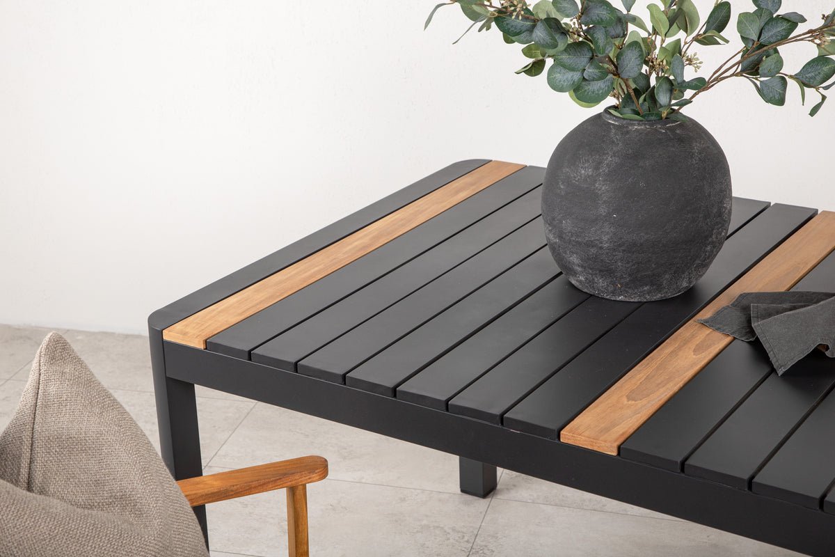 Gartentisch Nuru - Teakholz und Aluminium für Stabilität und Langlebigkeit