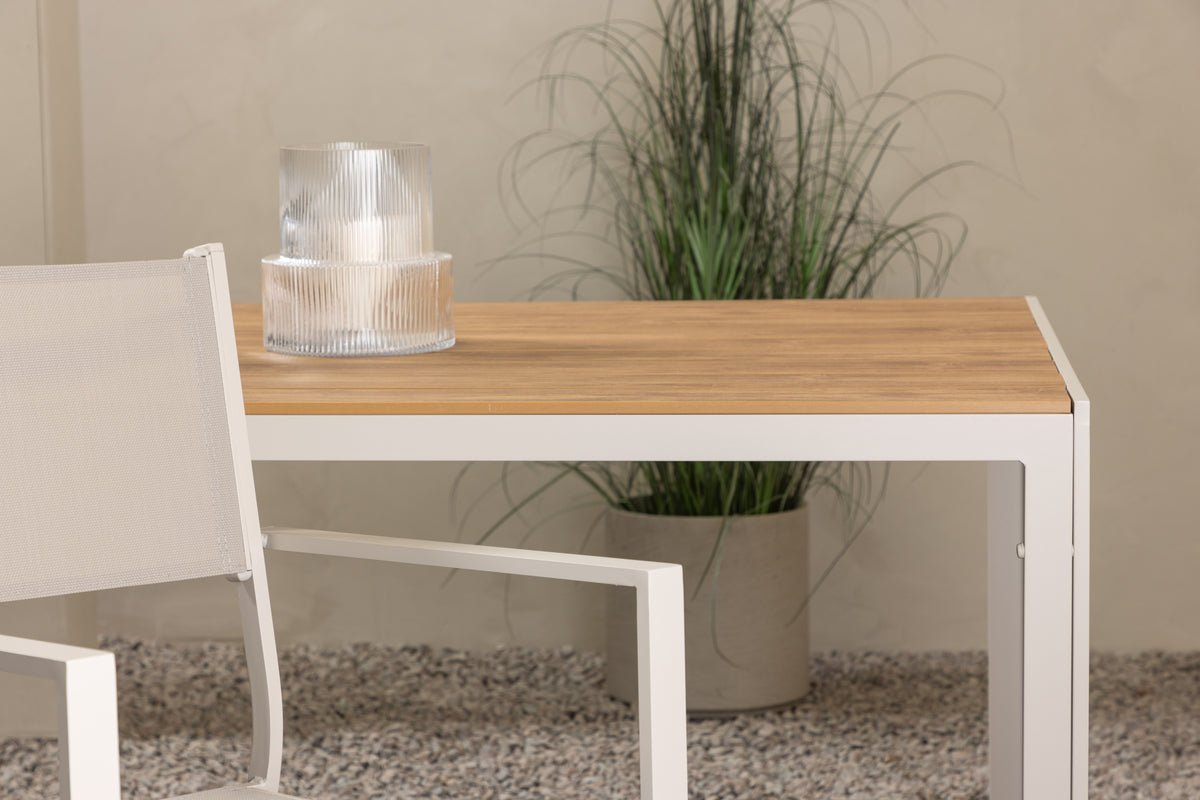 Gartentisch Tareen - eine harmonische Kombination aus Natürlichkeit und Stabilität