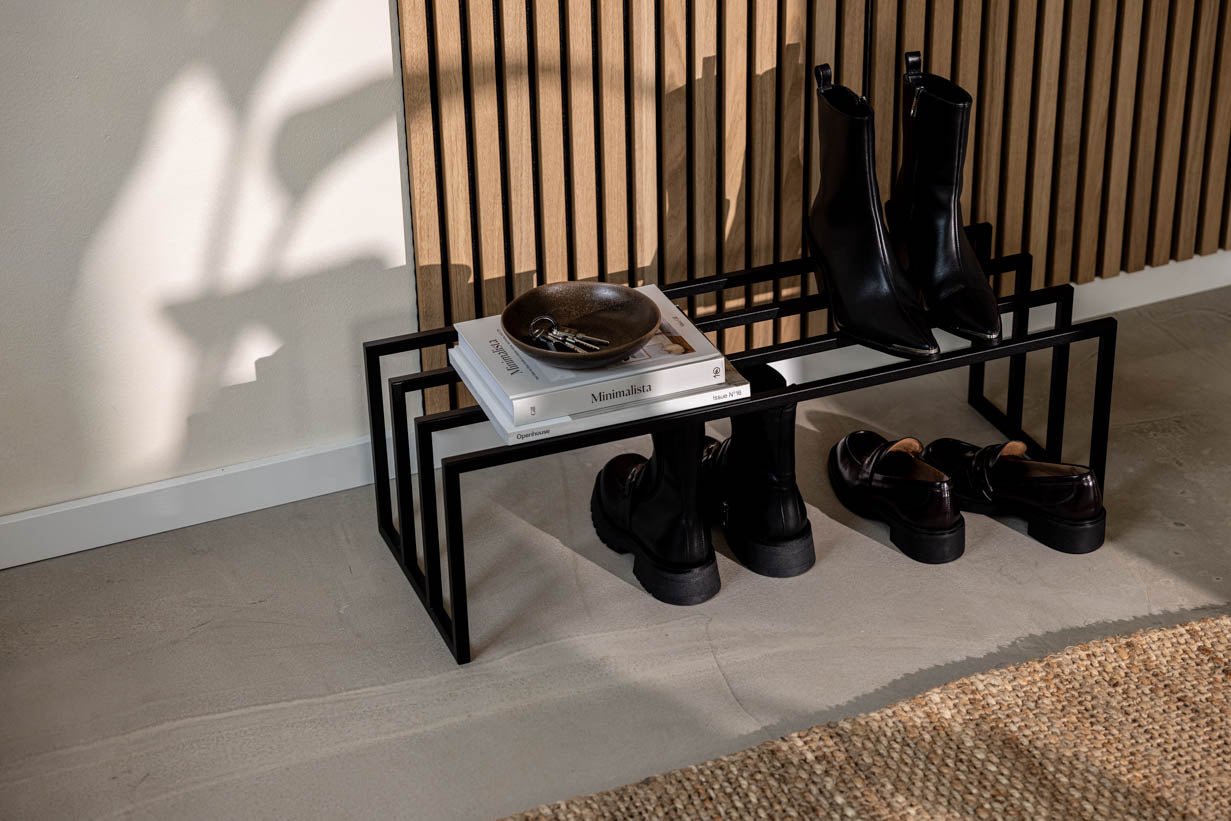 Schuhregal Bovi – Industrial Design in Schwarz, Cashew oder Weiß