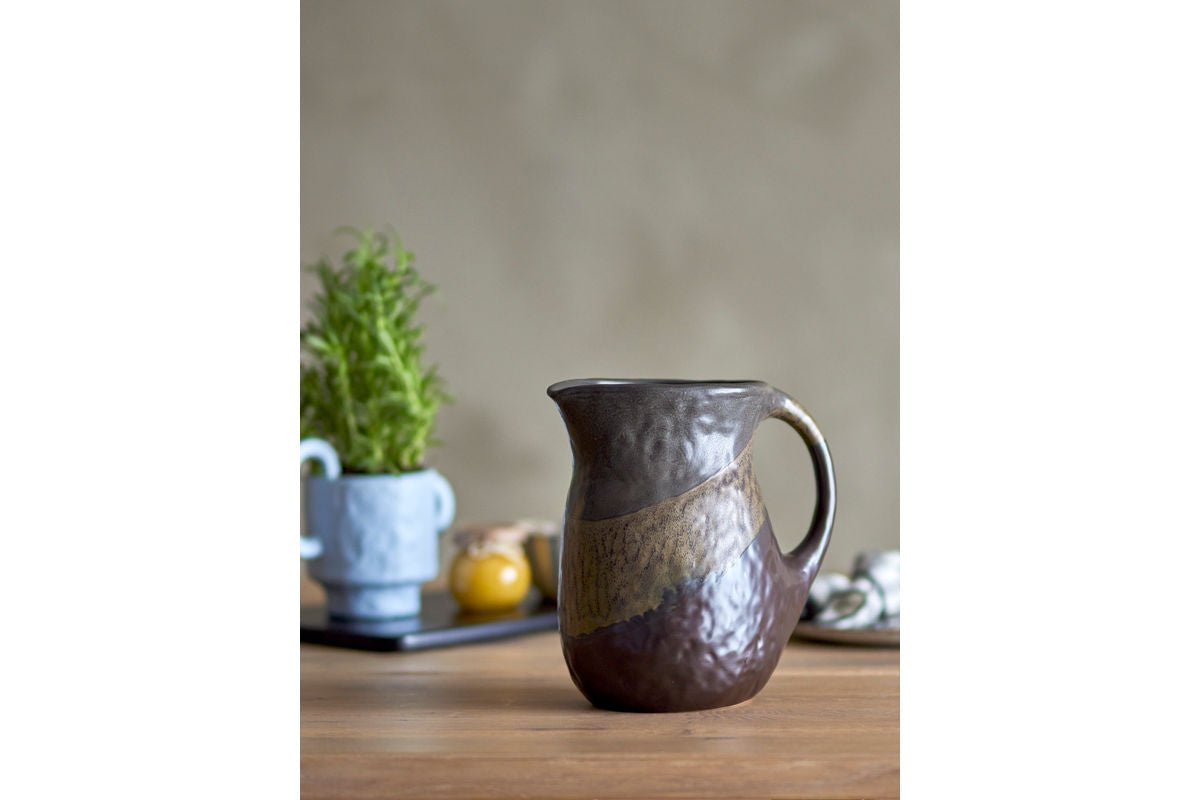 Krug Mella – Steingut mit Retro-Glasur in Braun