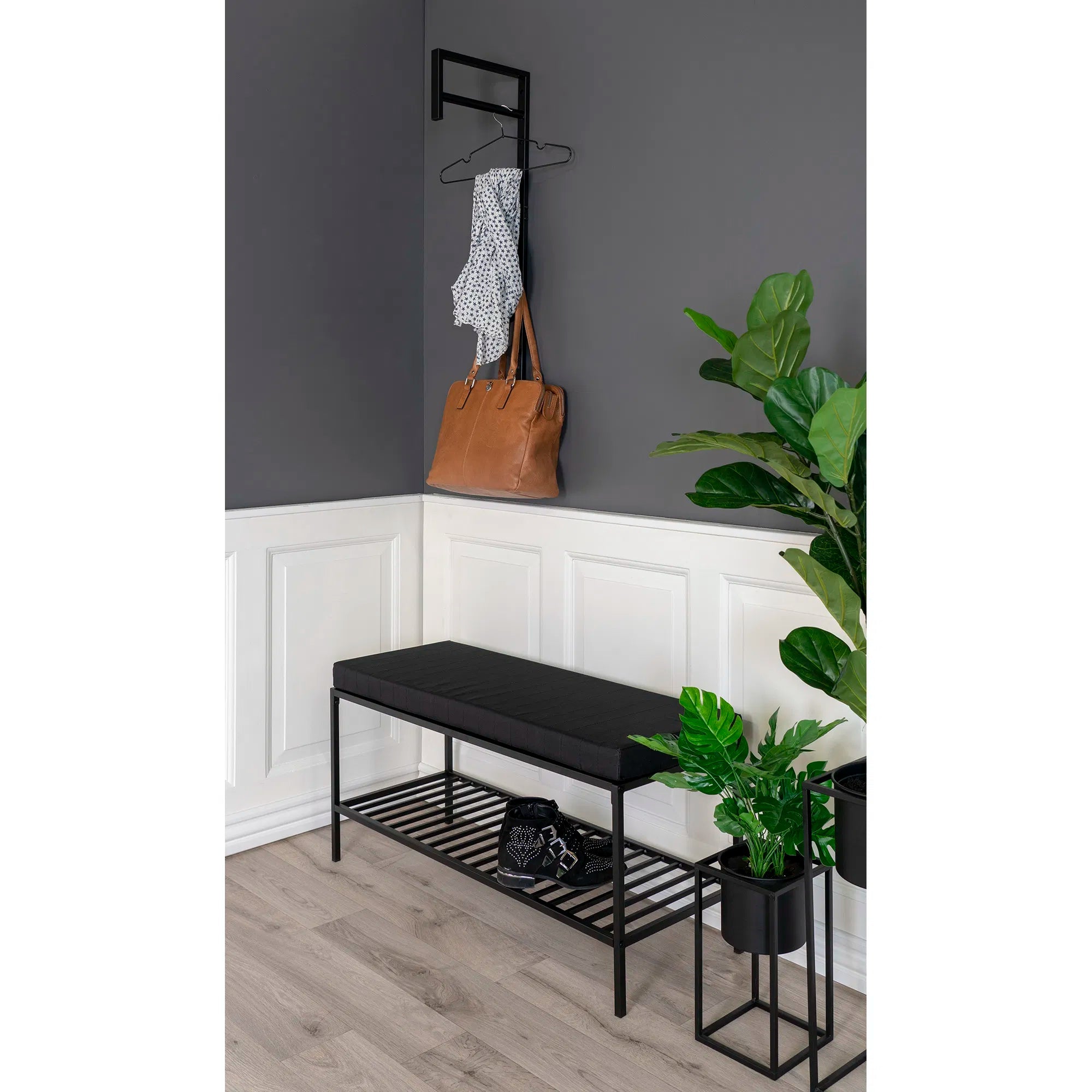 Quarto bench with metal frame and upholstery
