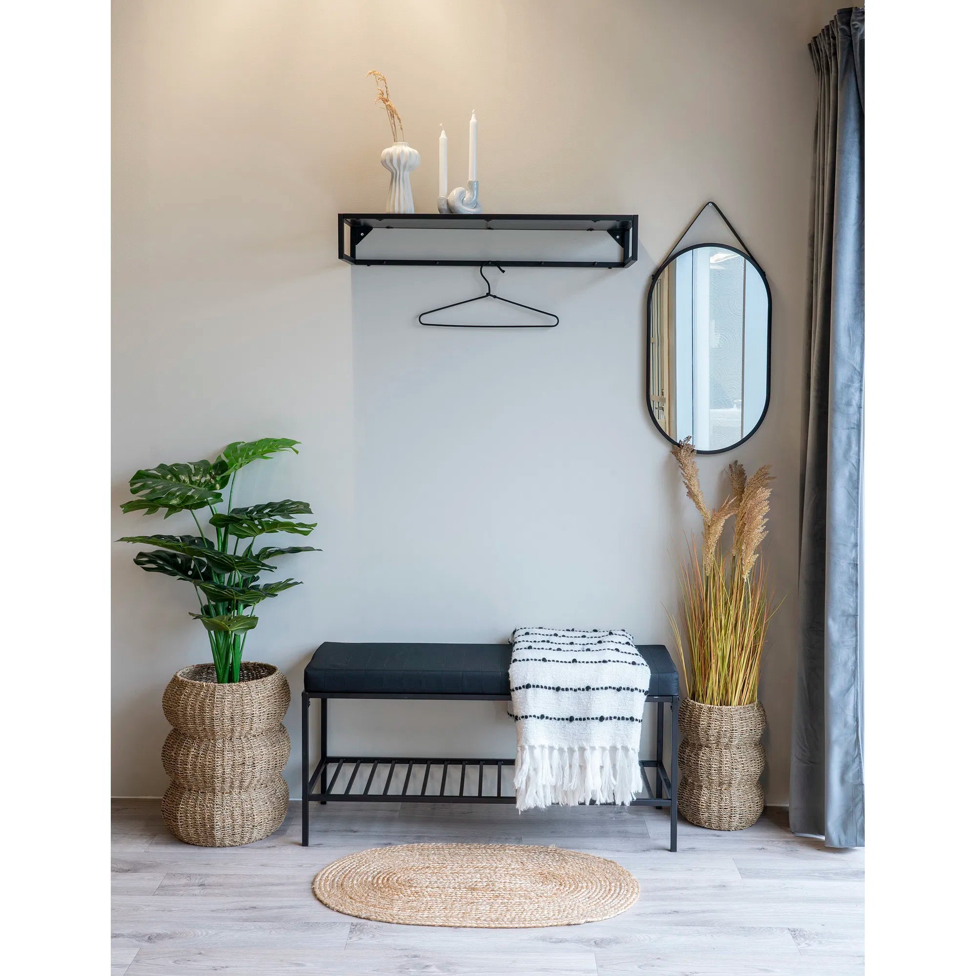 Quarto bench with metal frame and upholstery