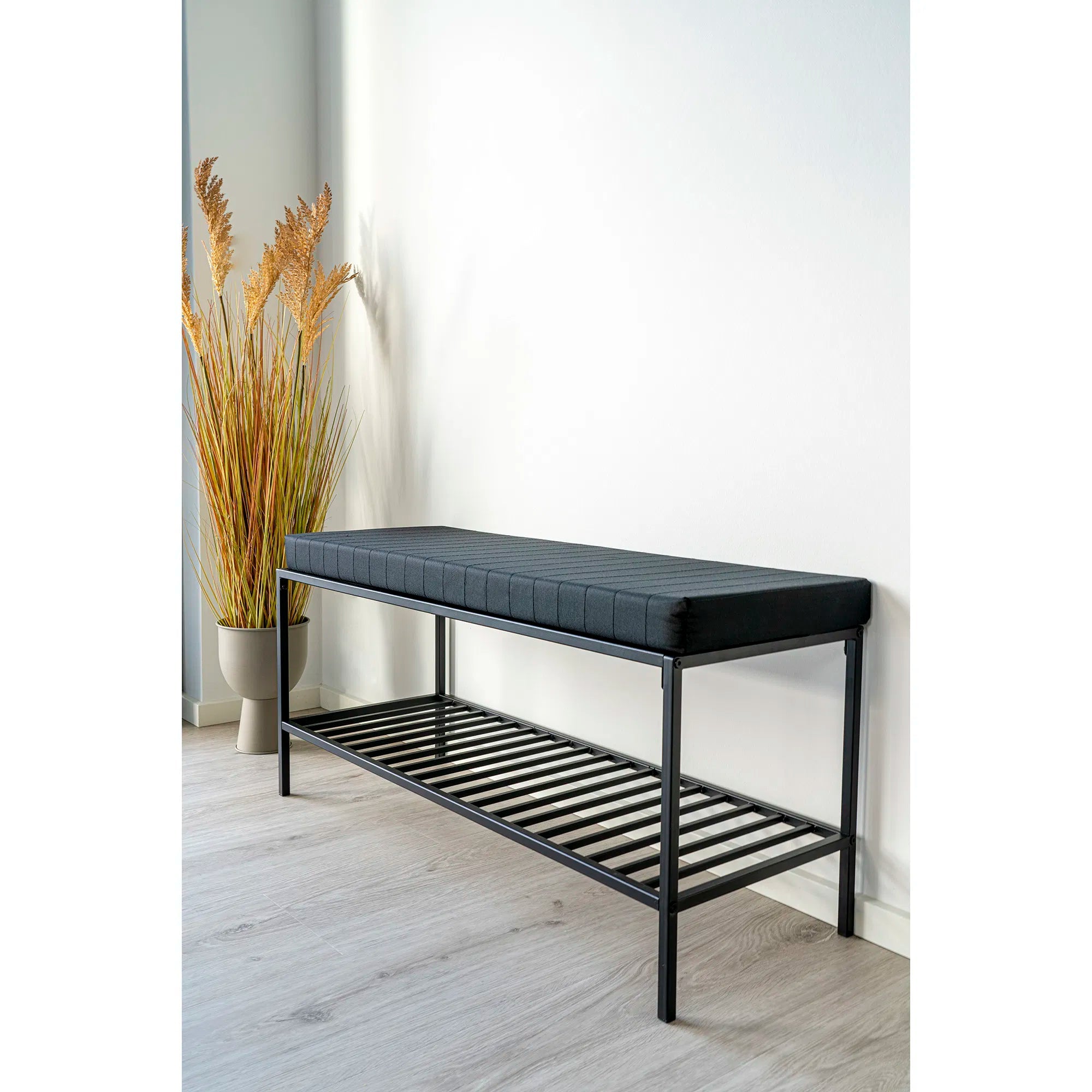 Quarto bench with metal frame and upholstery