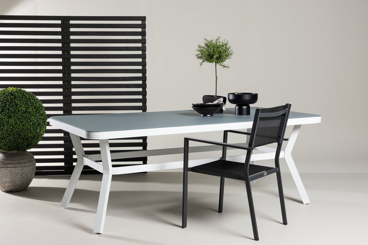 Garden table Amaré - a combination of matte glass top and aluminum frame