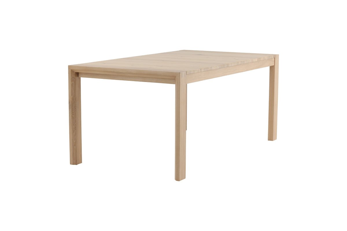 Dining table Wainui - made from sturdy oak wood