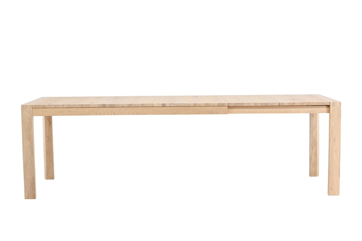 Dining table Wainui - made from sturdy oak wood