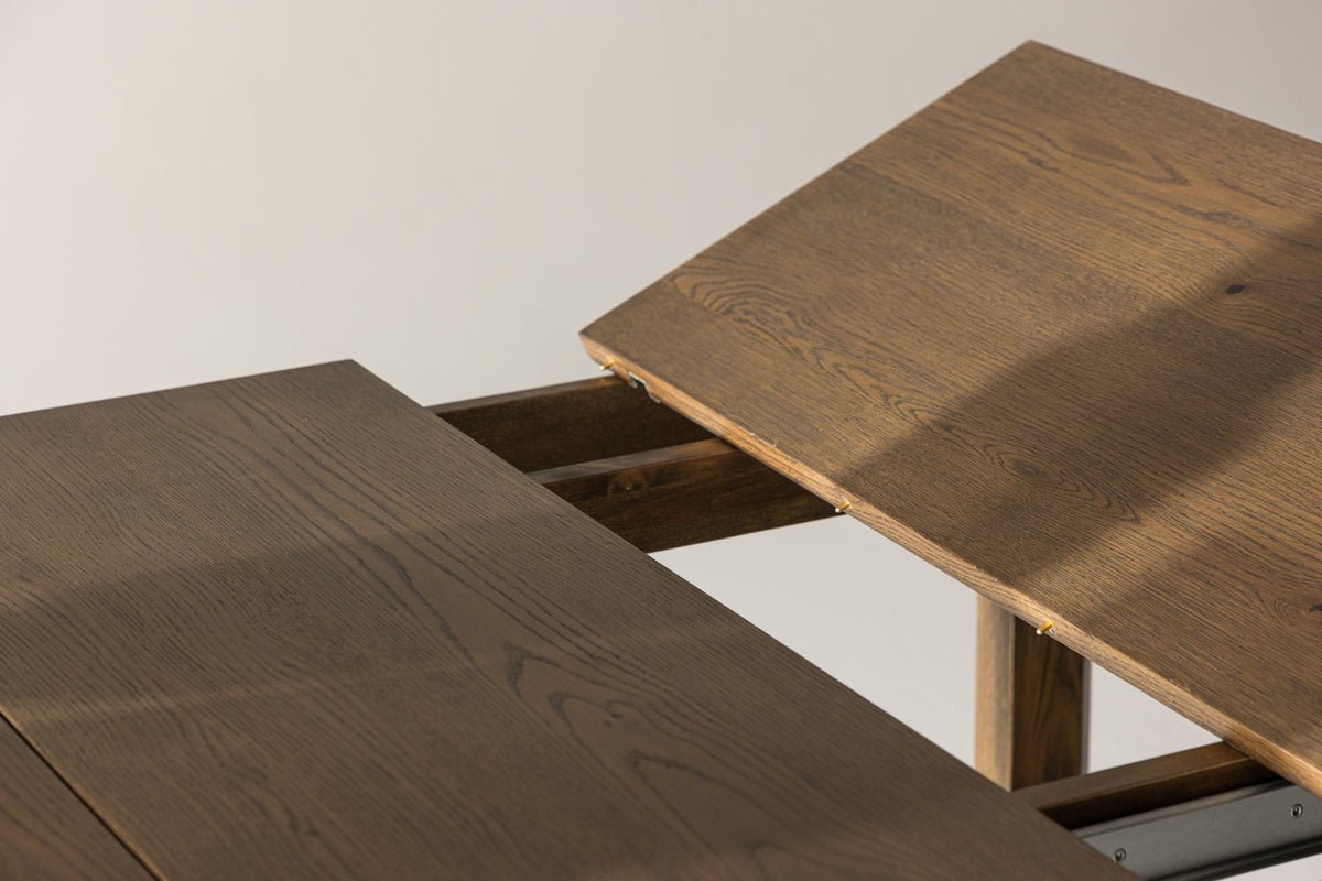 Dining table Wainui - made from sturdy oak wood