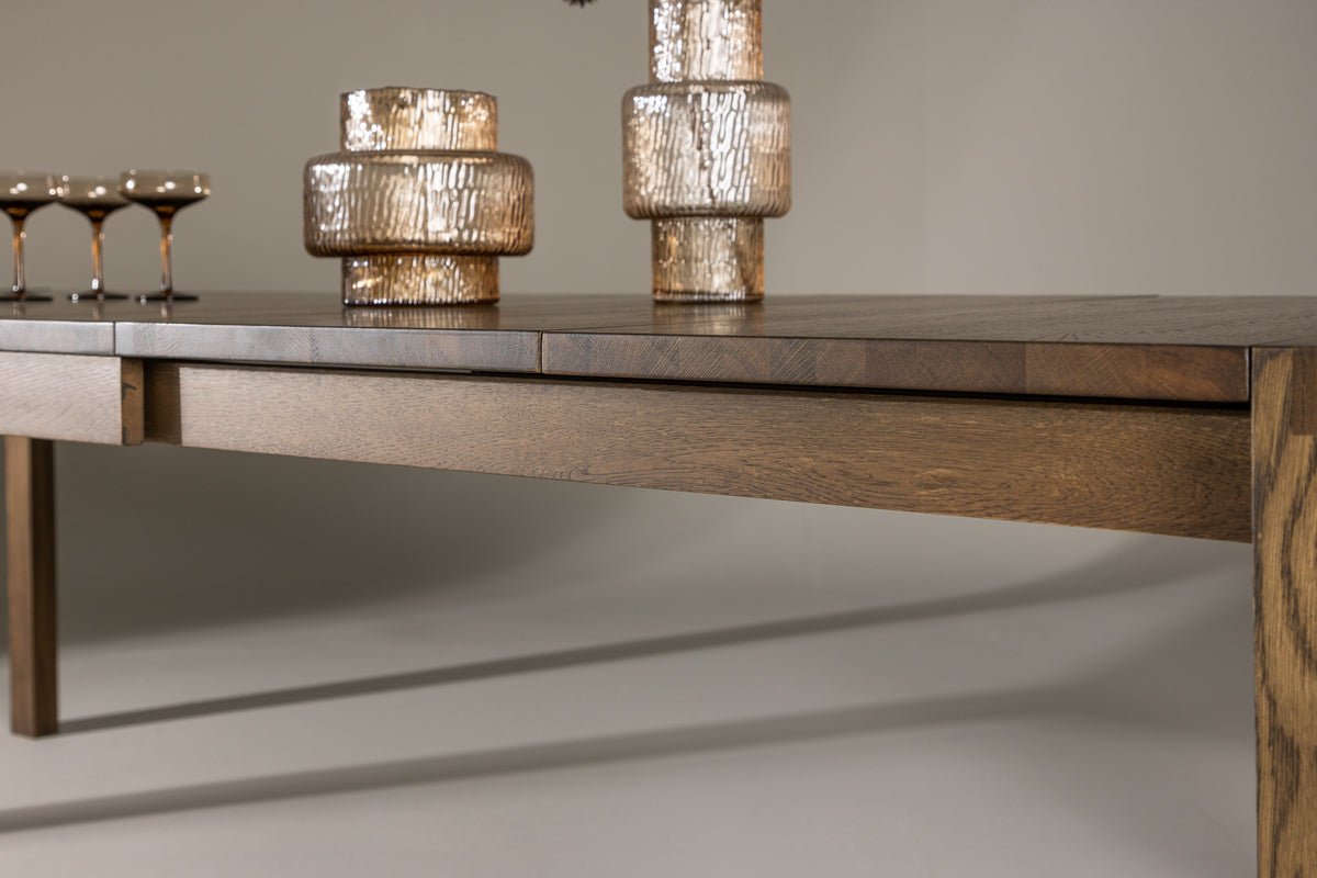 Dining table Wainui - made from sturdy oak wood