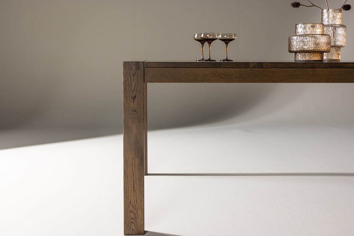 Dining table Wainui - made from sturdy oak wood