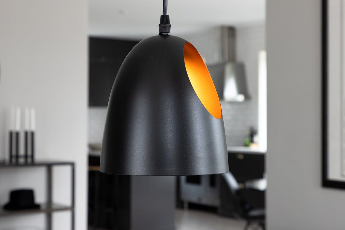 Pendant lamp "Black Beauty" – With elegant copper-colored interior design