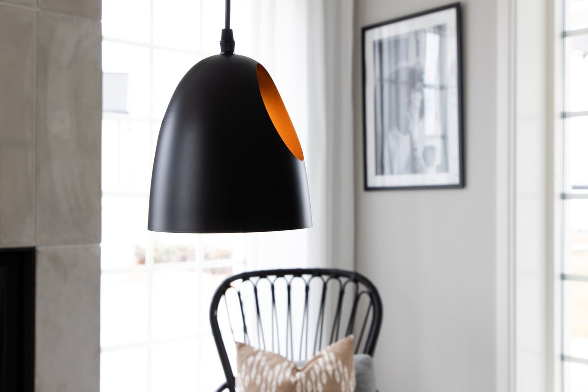 Pendant lamp "Black Beauty" – With elegant copper-colored interior design