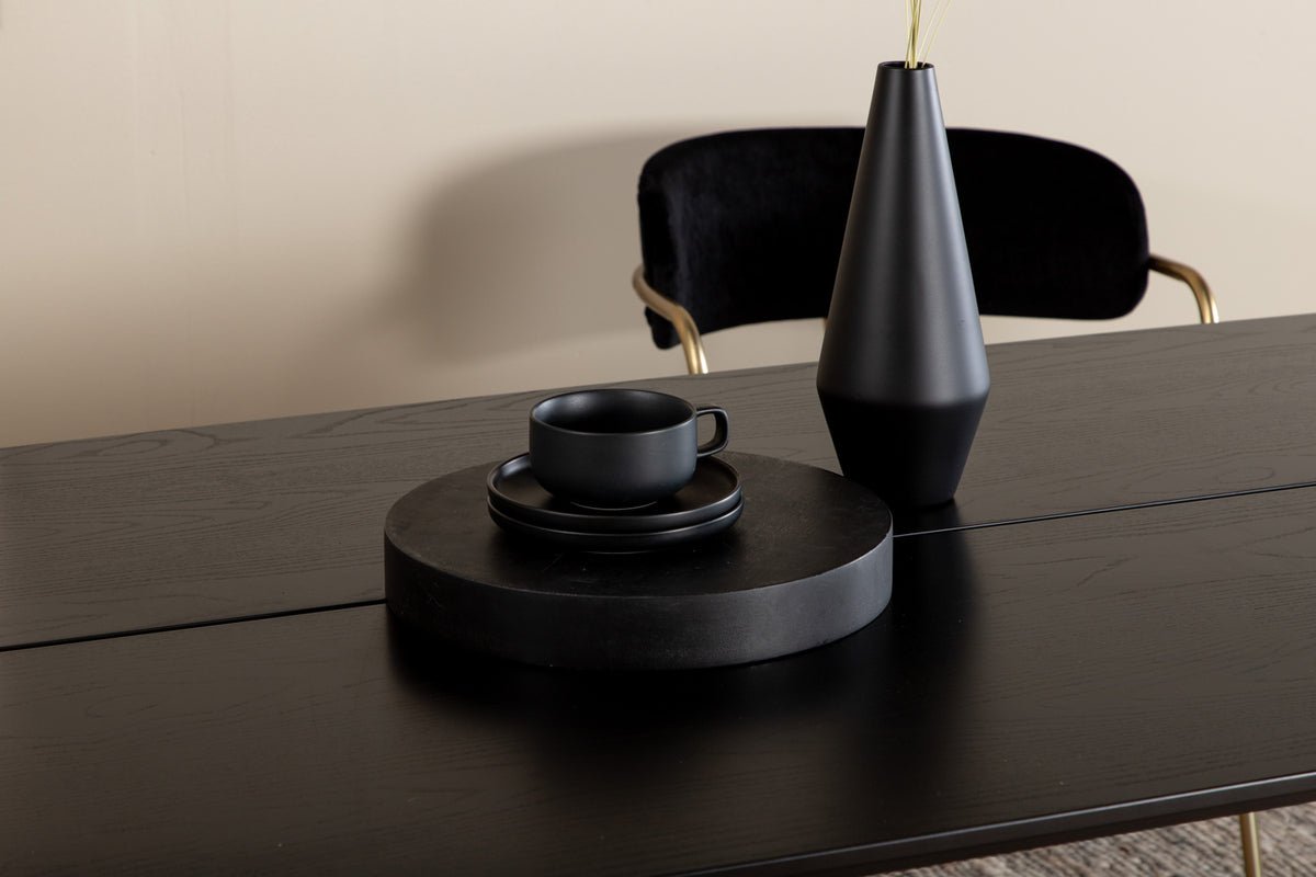 Dining table Amani - stylish elegance for your home