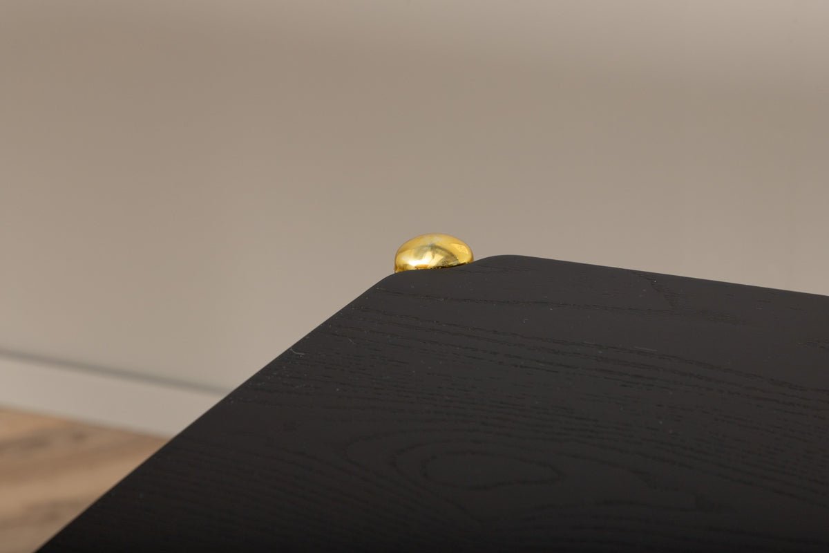 Dining table Amani - stylish elegance for your home