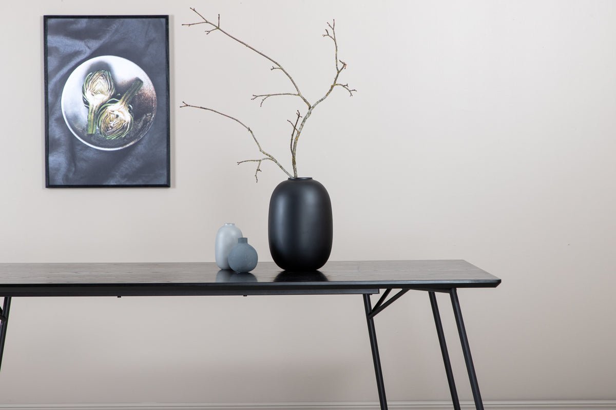 Dining table Tanoa - a Scandinavian inspired design with slightly splayed legs