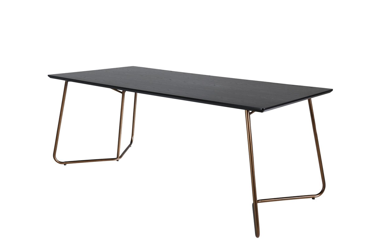 Dining table Tanoa - a Scandinavian inspired design with slightly splayed legs