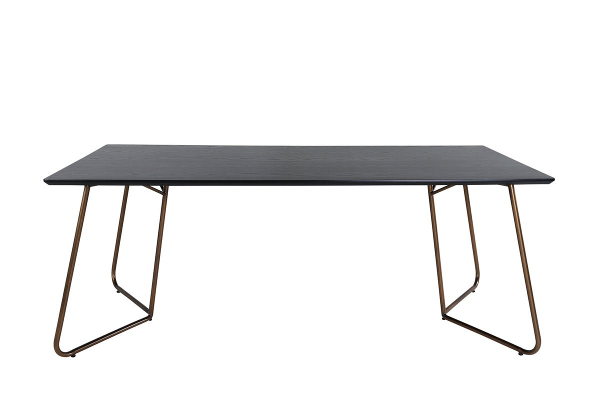 Dining table Tanoa - a Scandinavian inspired design with slightly splayed legs