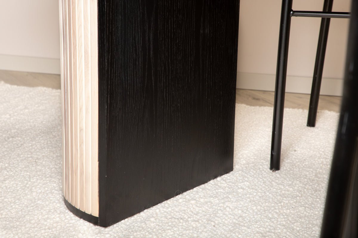 Dining table Moani - with sturdy frame in ribbed design