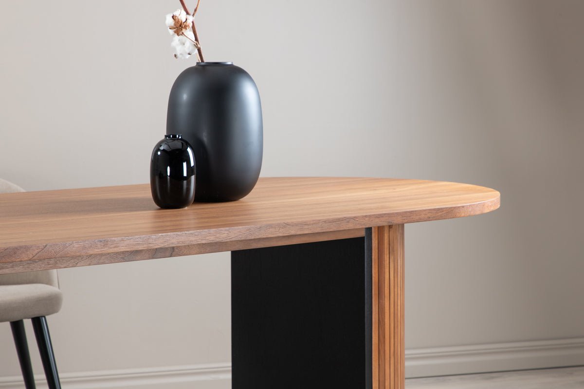 Dining table Moani - with sturdy frame in ribbed design