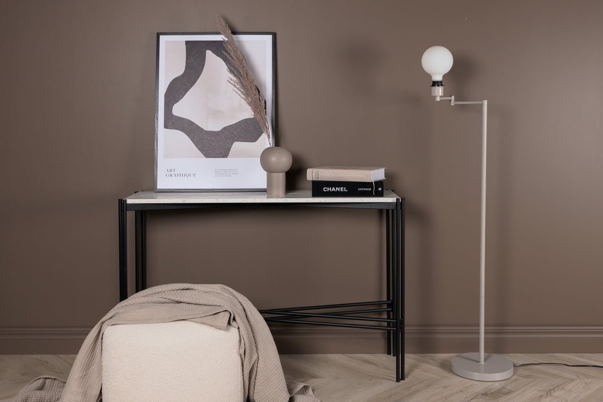 Floor lamp "Alice" – Modern and clear for relaxed moments