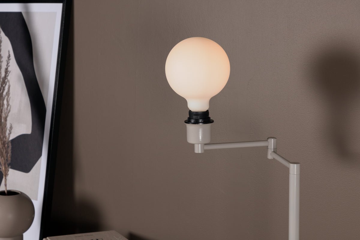 Floor lamp "Alice" – Modern and clear for relaxed moments