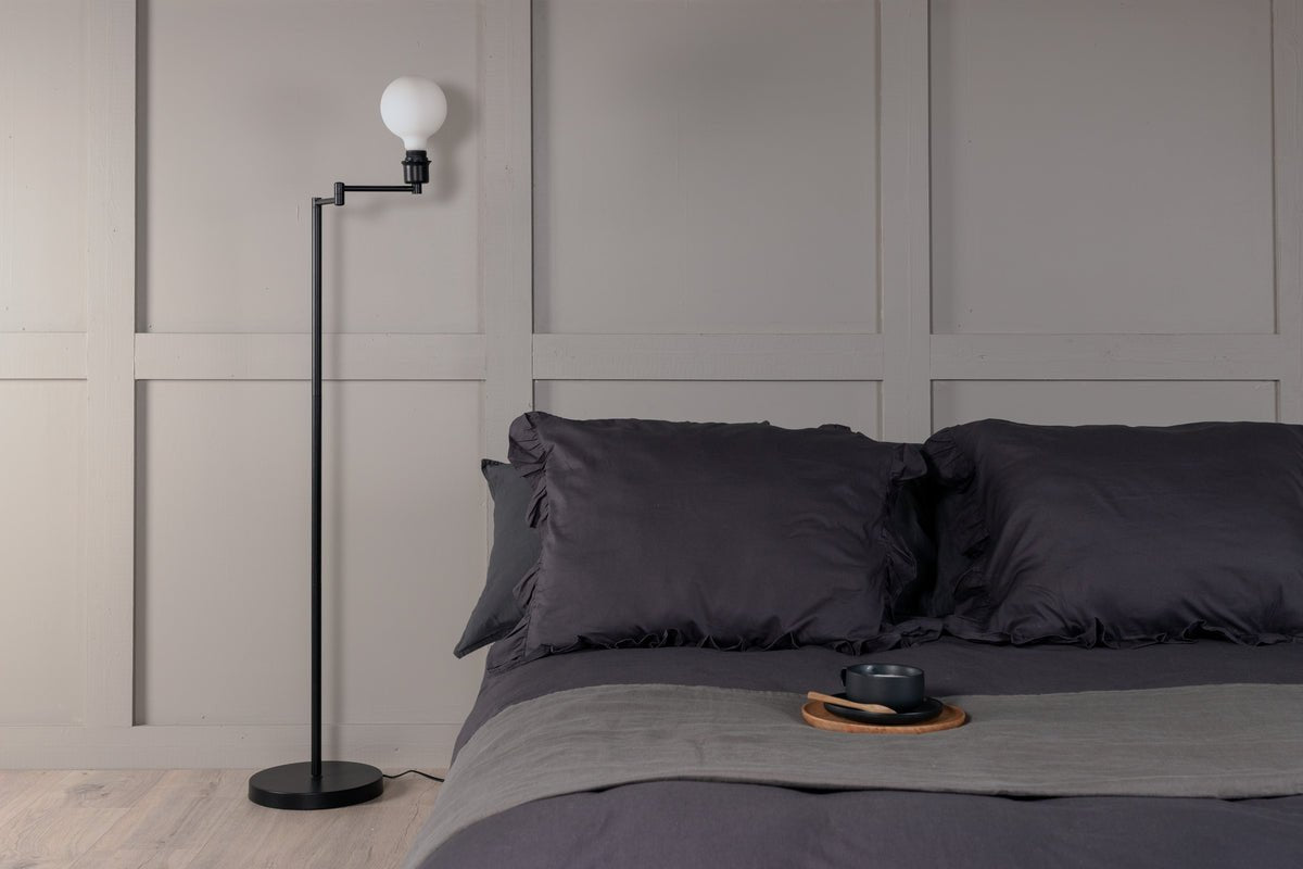 Floor lamp "Alice" – Modern and clear for relaxed moments