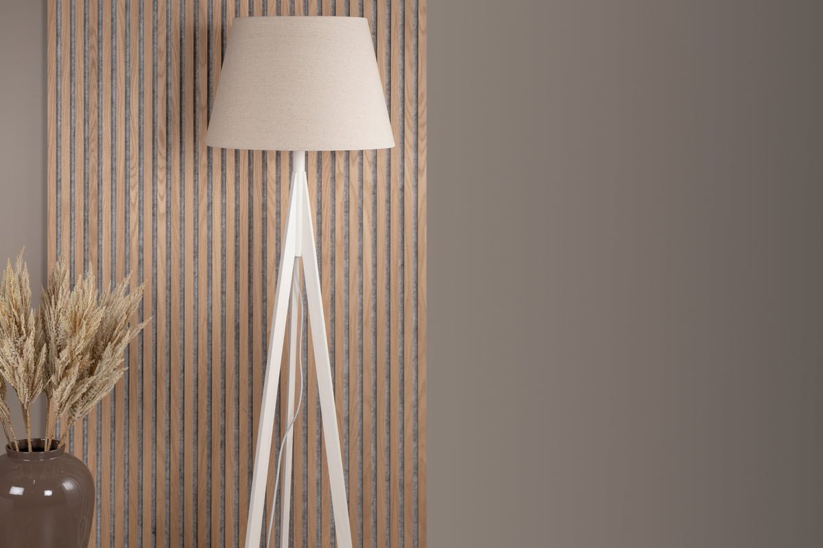 Floor lamp "Nora" – wooden legs and a gentle linen shade for clear moments
