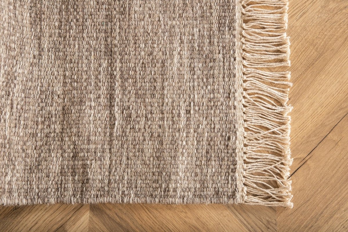 Rug Avenor – handwoven with wool fringes