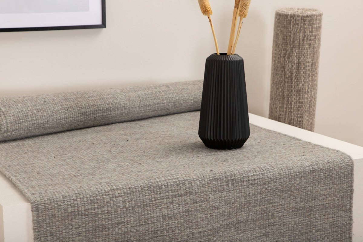 Rug Avenor – handwoven with wool fringes