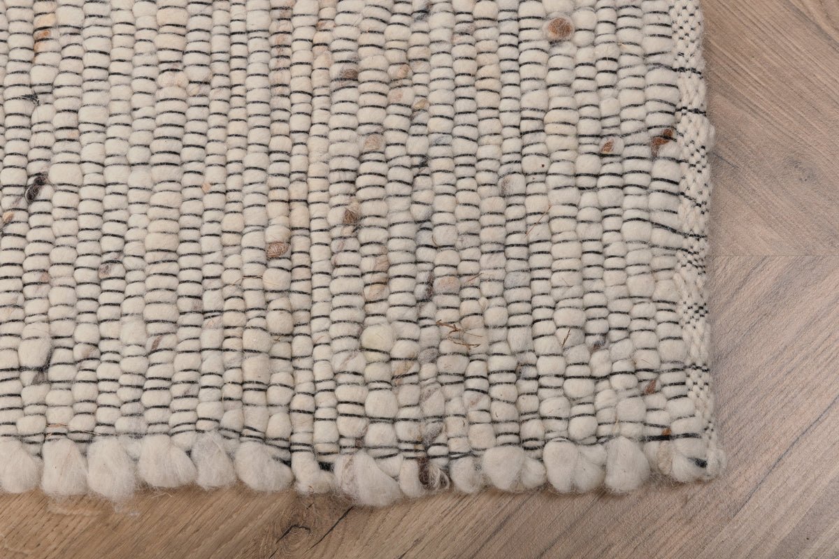 Carpet Enivo – with texture & pattern made of wool