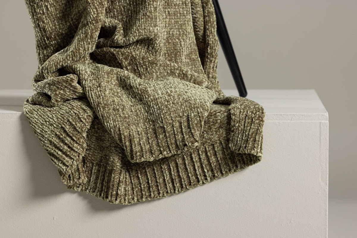 Bedspread Silva – 170×130 cm, soft chenille