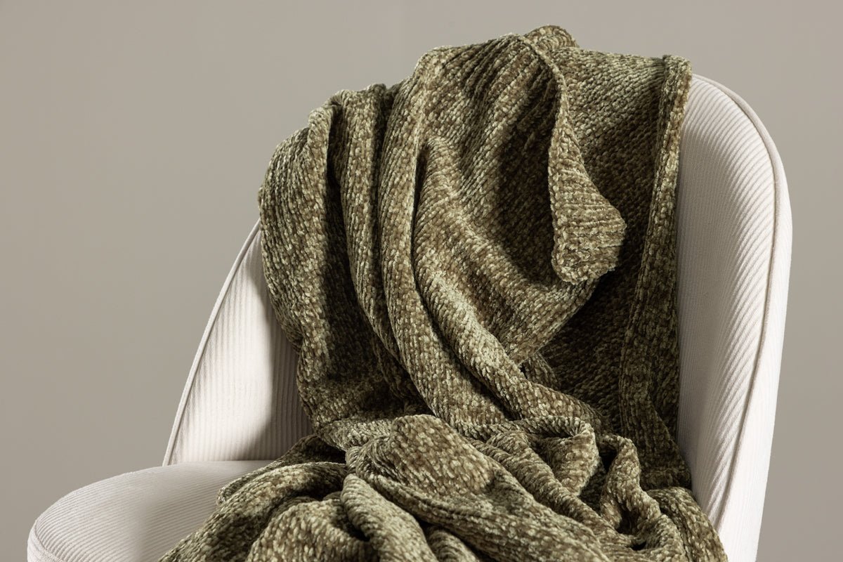 Bedspread Silva – 170×130 cm, soft chenille