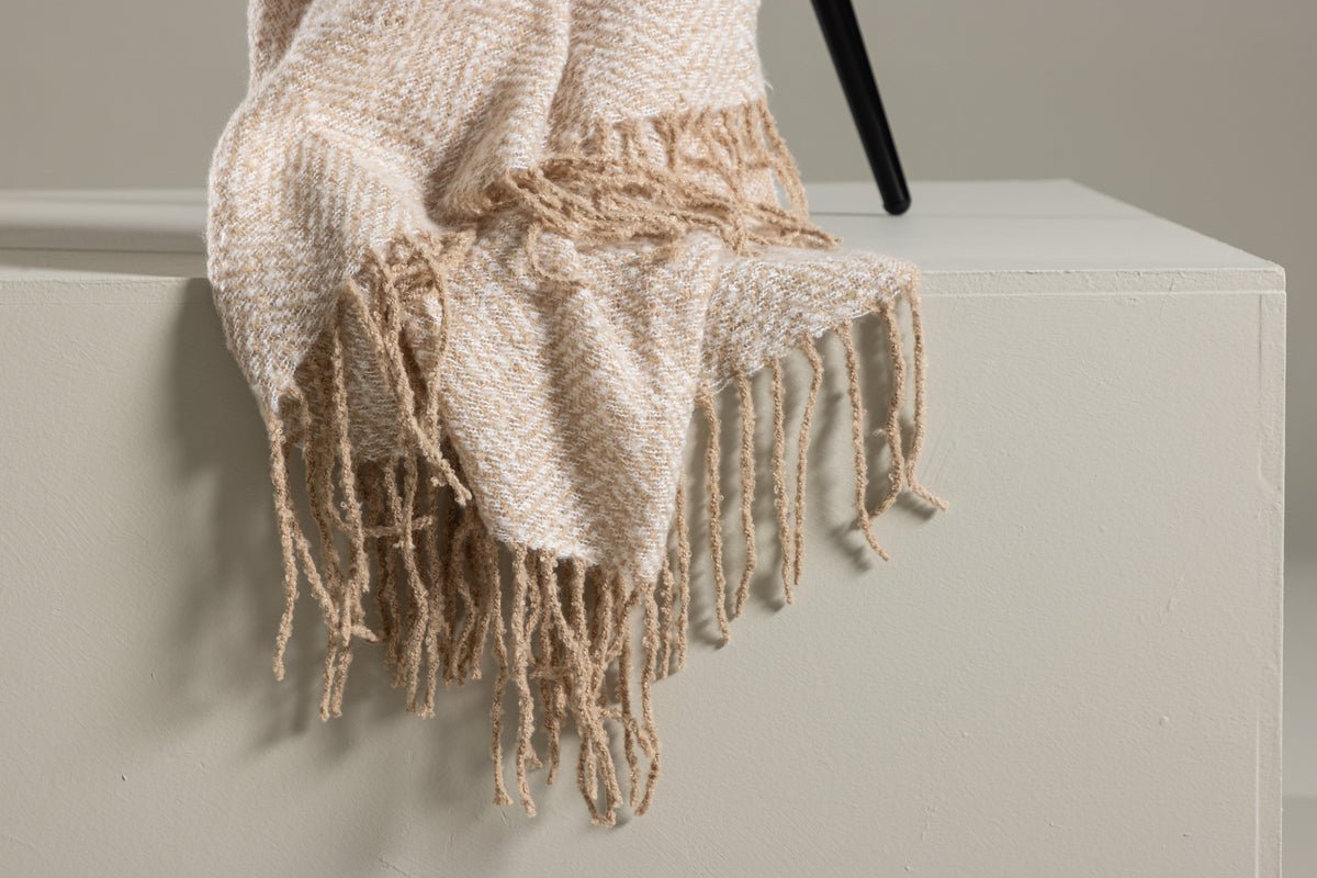 Bedspread Velora Beige – 170×130 cm with fringes & textured weave